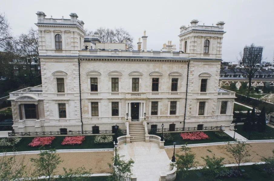 18-19 Kensington Gardens - Elegant townhouses in a prestigious location with beautiful gardens.